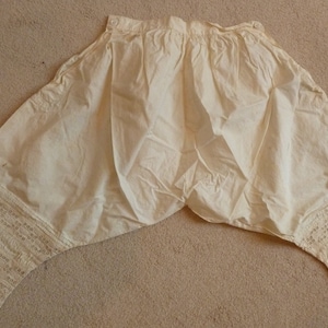 Vintage White Work Drawers - &quot;Bloomers&quot; - Pretty Edging -- 1900&#39;s
