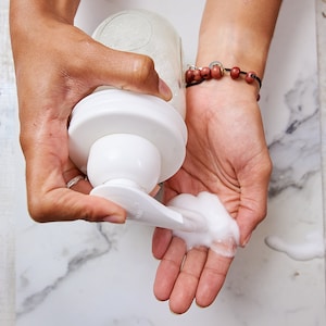 Voor navulling van schuimend zeepconcentraat van 1 gallon. Navulling voor hand- en lichaamswas voor schuimzeepdispensers van Tangie. Natuurlijk, afvalvrij, VS