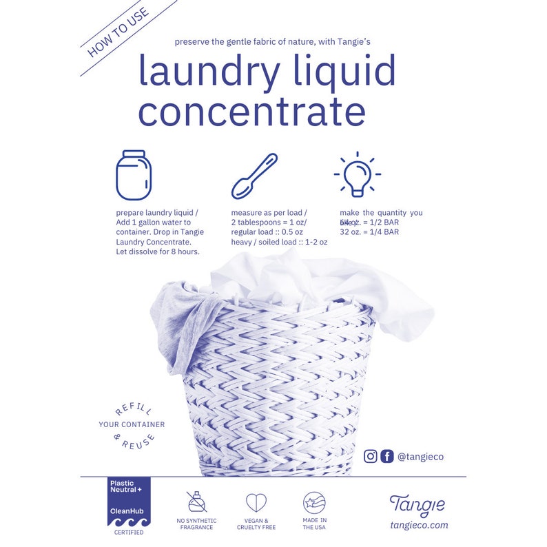 Op de afbeelding: Een illustratie van een wasmand met wasgoed erin, met de tekst "laundry liquid concentrate" in een groot blauw lettertype. De tekst "How to Use" staat in een kleiner blauw lettertype. De tekst "Refill Your Container & Reuse" staat in een blauwe cirkel. De tekst "Plastic Neutral + CleanHub Certified" staat in een blauwe cirkel. De tekst "No Synthetic Fragrance" staat in een blauwe cirkel. De tekst "Vegan & Cruelty Free" staat in een blauwe cirkel. De tekst "Made in the USA" staat in een blauwe cirkel. De tekst "Tangie tangieco.com" staat in een blauwe cirkel.