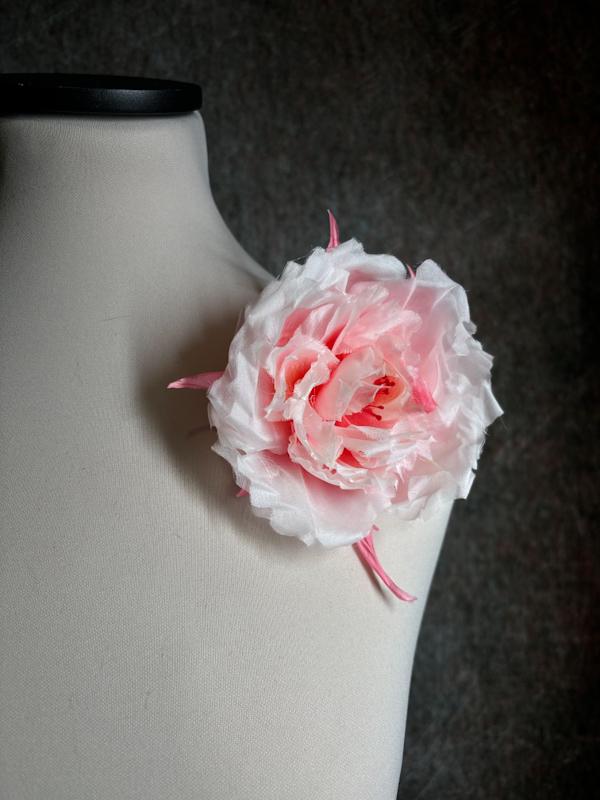 Spilla A Fiore In Raso Di Seta Rosa 110mm - Accessorio 2 In 1: Spilla Da Bavero E Fermaglio Per Capelli, Realizzato A Mano, Perfetto Per Matrimoni, Feste E Abiti Eleganti - 3