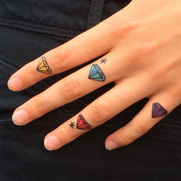 Diamant kleine temporäre Tattoos. Finger-Tätowierungen. Ohrring-Tattoos.