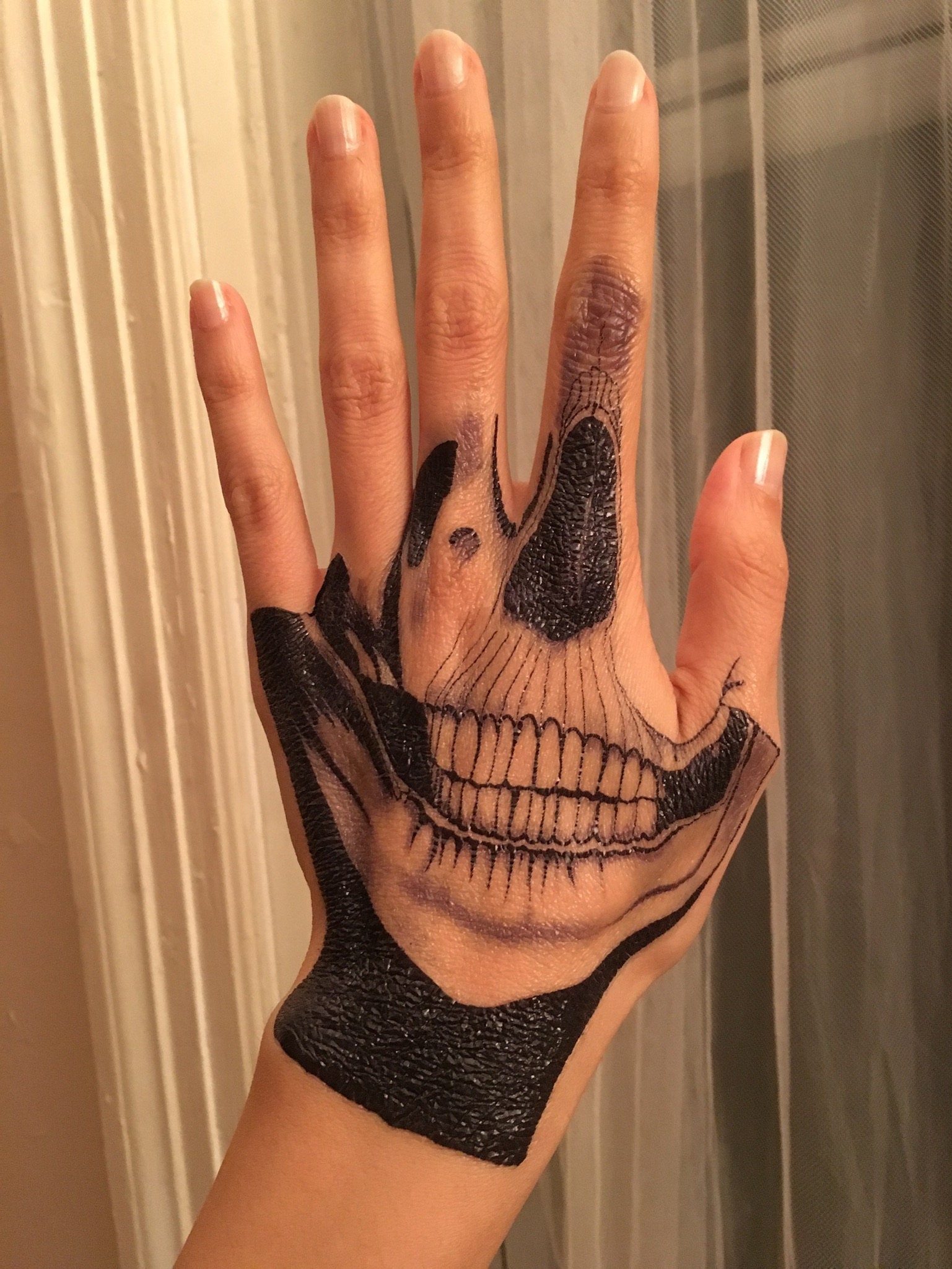 Top 100+ tatuaje de esqueleto en la mano Abzlocal.mx