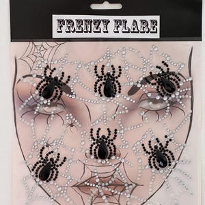 Spider Dark Creature, modieus eng Halloween-kostuum met gezichtskristallen. Sticker spinnenwebkristal