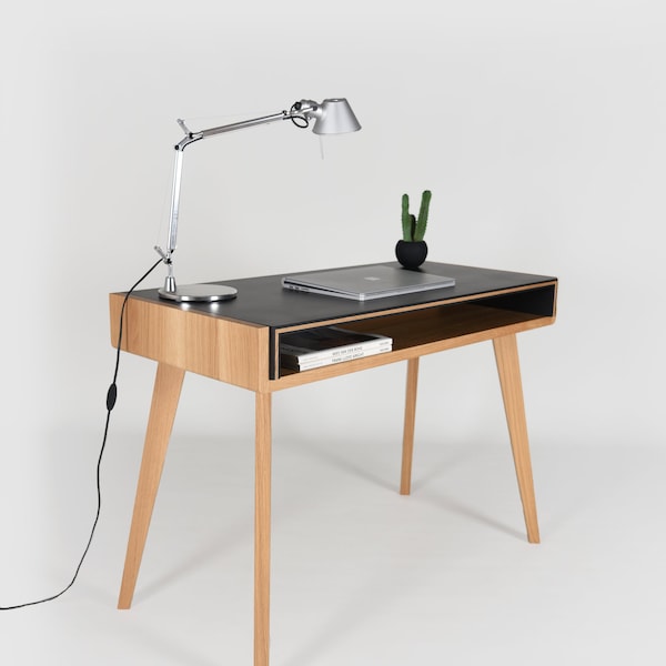 Bureau moderne en chêne massif et plateau noir dans un style du milieu du siècle