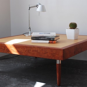 高級ブビンガ材と竹を使用したモダンなミッドセンチュリースタイルのコーヒーテーブル