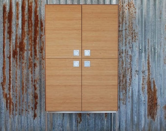 Dressoir in mid-century modern stijl van bamboe en walnoothout / Moderne houten boekenkast met deuren / opbergmeubel