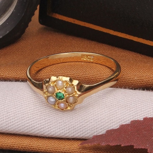 Emerald & Pearl Vintage 18Carat Yellow Gold Daisy Cluster Ring, Fashion Ring, Gemstone Ring