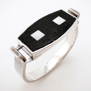 Spanskt vintage Puig Doria massivt sterlingsilver och ebenholtsträ modernistiskt brutalistiskt armband, storlek 15,5 cm