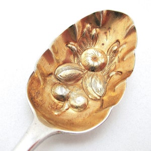 Antieke Victoriaanse 1850 massief sterlingzilver vergulde Engelse thee kleine fruitbessenlepel 5 3/8&quot;