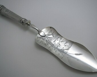 Beautiful Antique French Solid Sterling Silver Fish Slice, Food Server, Serving Cutlery, France 19th-Century c1870.
