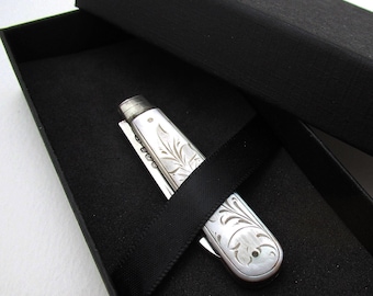Antique Victorian Small Sterling Silver Mother of Pearl Fruitknife, Flower & Leaf Engravings, Sheffield 1898.
