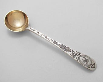 Antique English Victorian Solid Sterling Silver Gilt Salt / Condiment Spoon, Bright-cut Engravings, London 1892.
