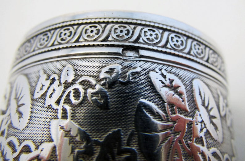 c1890 Beautiful Antique French 19th-century Solid Sterling Silver Hallmarked Serviette NAPKIN RING GUILLOCHE Tumpet Vine.