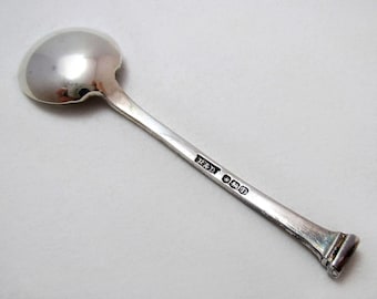 Small Vintage Solid Sterling Silver "Seal Top" Salt Mustard Condiment Spoon, Roberts & Dore, Sheffield.