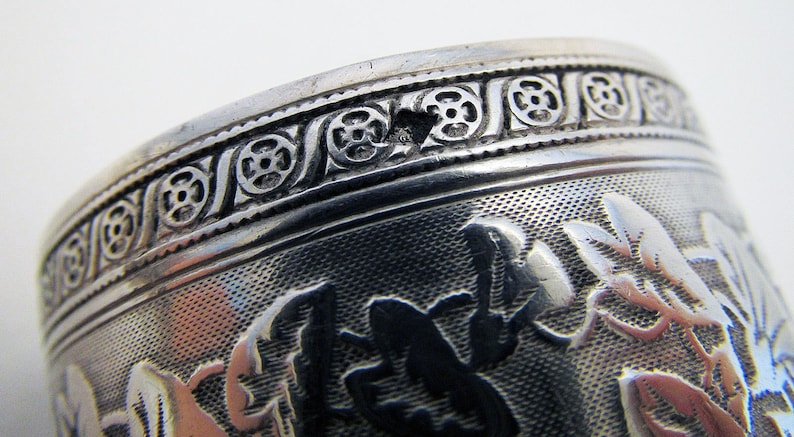 c1890 Beautiful Antique French 19th-century Solid Sterling Silver Hallmarked Serviette NAPKIN RING GUILLOCHE Tumpet Vine.