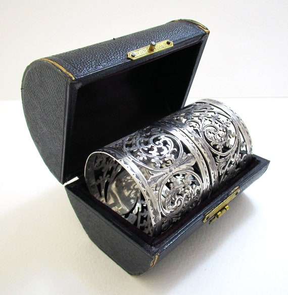 Sterling silver napkin rings antique clearance