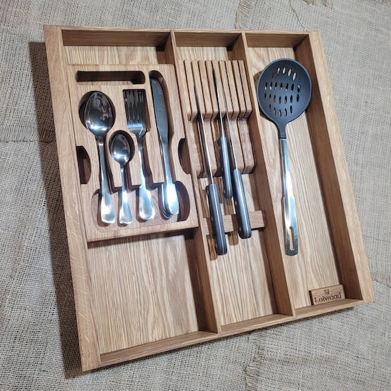 Organizzatore di posate in legno personalizzato. Cassetto della cucina.  Vassoio posate per cucina. Vassoio posate. Inserto per coltelli 4 coltelli  grandi e 5 piccoli. -  Italia