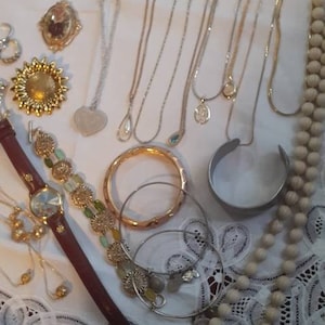 Lot jewelry,signed jewelry, vintage jewelry,vintage lot,