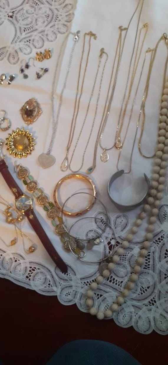 Vintage jewelry lot signed Gem
