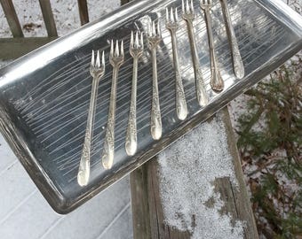 8 Fish Forks,silverplated fish forks, appetizer forks,fish forks, oneida silverplate, shabby chic, weddings, silverplate