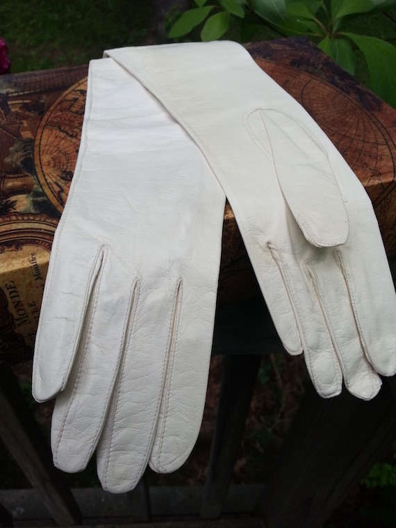 Kid Gloves, NOS, leather gloves, white leather gloves… Gem