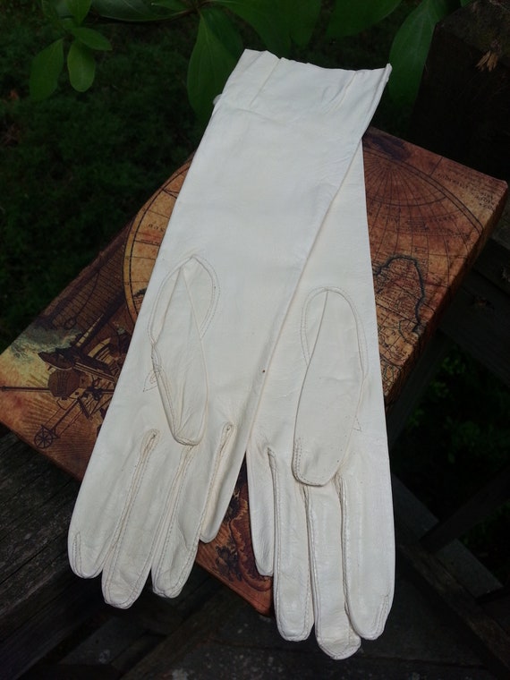 Kid Gloves, NOS, leather gloves, white leather gloves… Gem