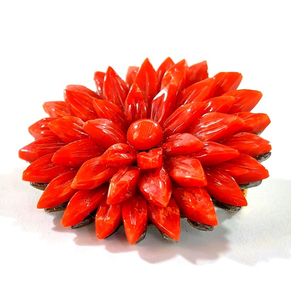 Broche feuille de corail sur perle de rose .