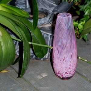 Beautiful Vintage Pink Bud Vase, Hand Blown Glass, Shabby Chic, Cottage Style, Farm House, Rustic, French Romantic, Boho decor