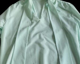 Hermosa blusa vintage verde menta para dama.