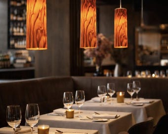 Drewniana lampa wisząca, nowoczesna drewniana lampa wisząca, skandynawska lampa sufitowa, ciepłe oświetlenie nastrojowe, minimalistyczna drewniana lampa