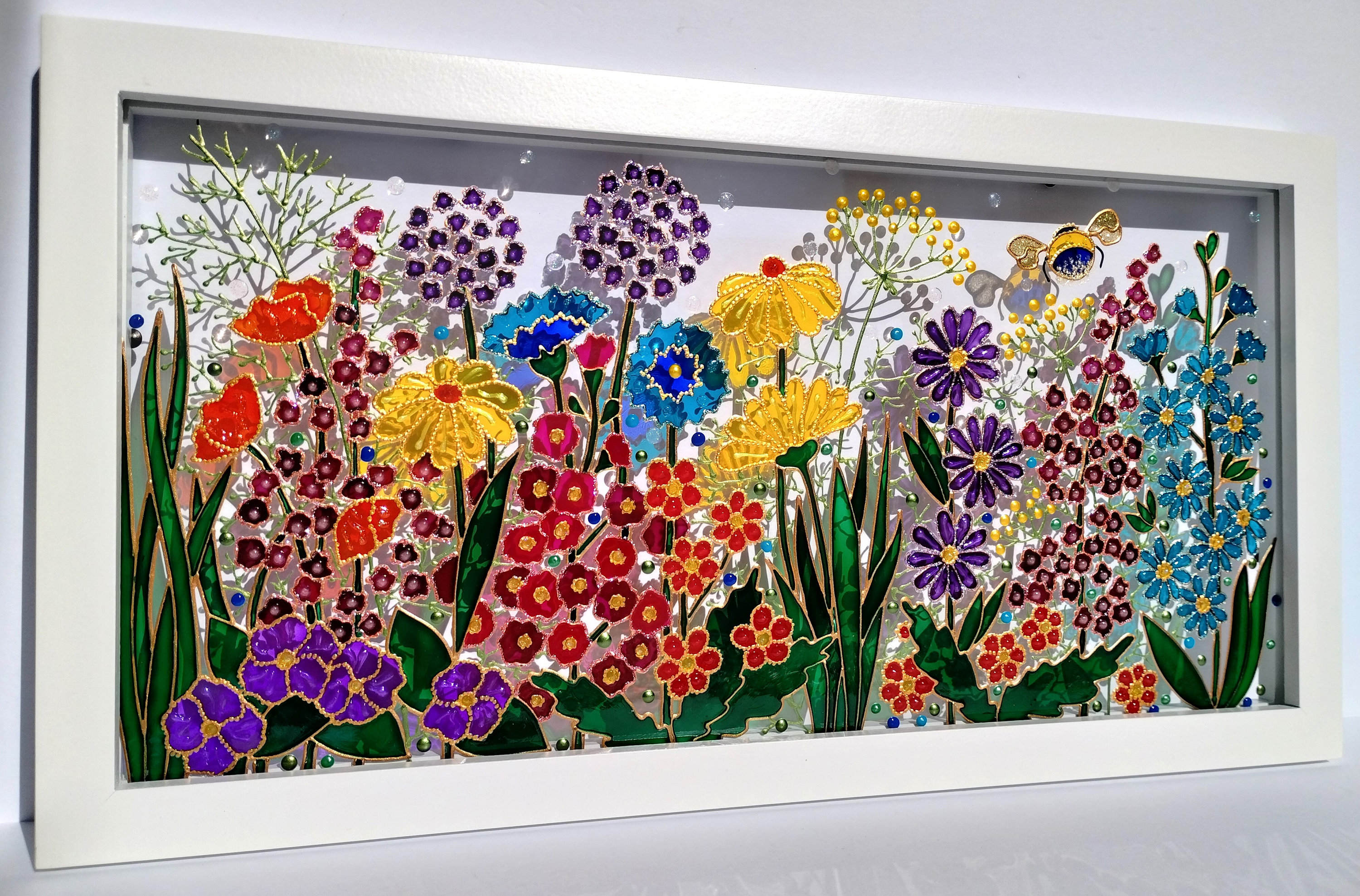 ワイルドフラワーガラス絵画：カラフルな花のサンキャッチャー