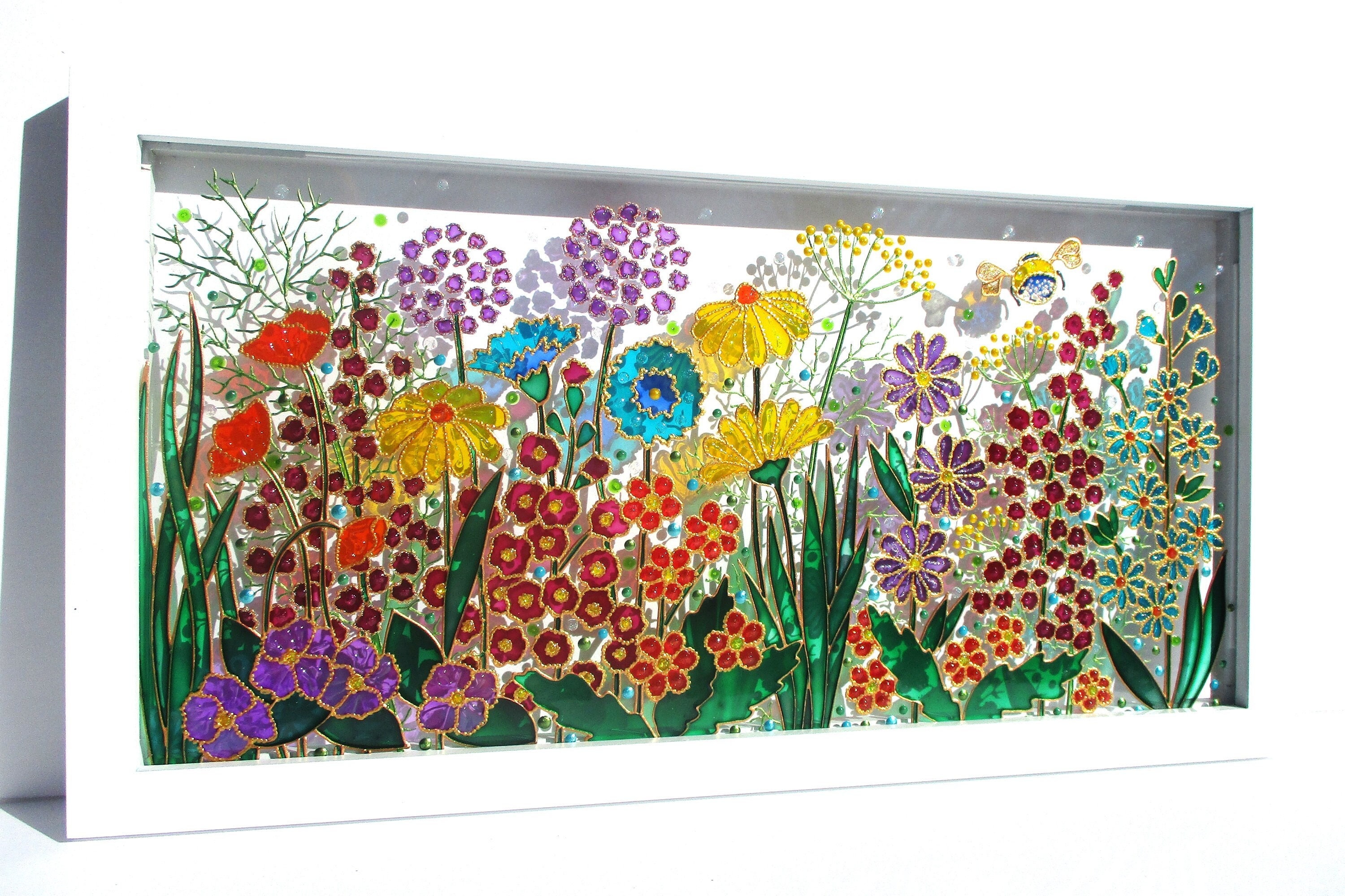 ワイルドフラワーガラス絵画：カラフルな花のサンキャッチャー