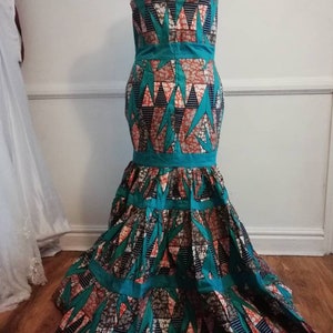 Lindo vestido feminino de algodão com estampa africana, estilo Ankara, com ajuste evasê e alças ajustáveis.