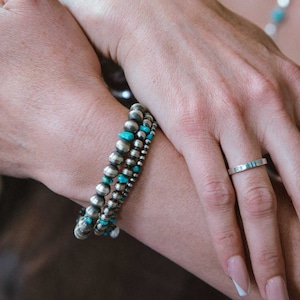 Conjunto de pulseras de perlas del desierto turquesa, conjunto de pulseras de cuentas, pulseras de turquesa y plata, pulseras apilables de perlas del desierto, joyería del suroeste.