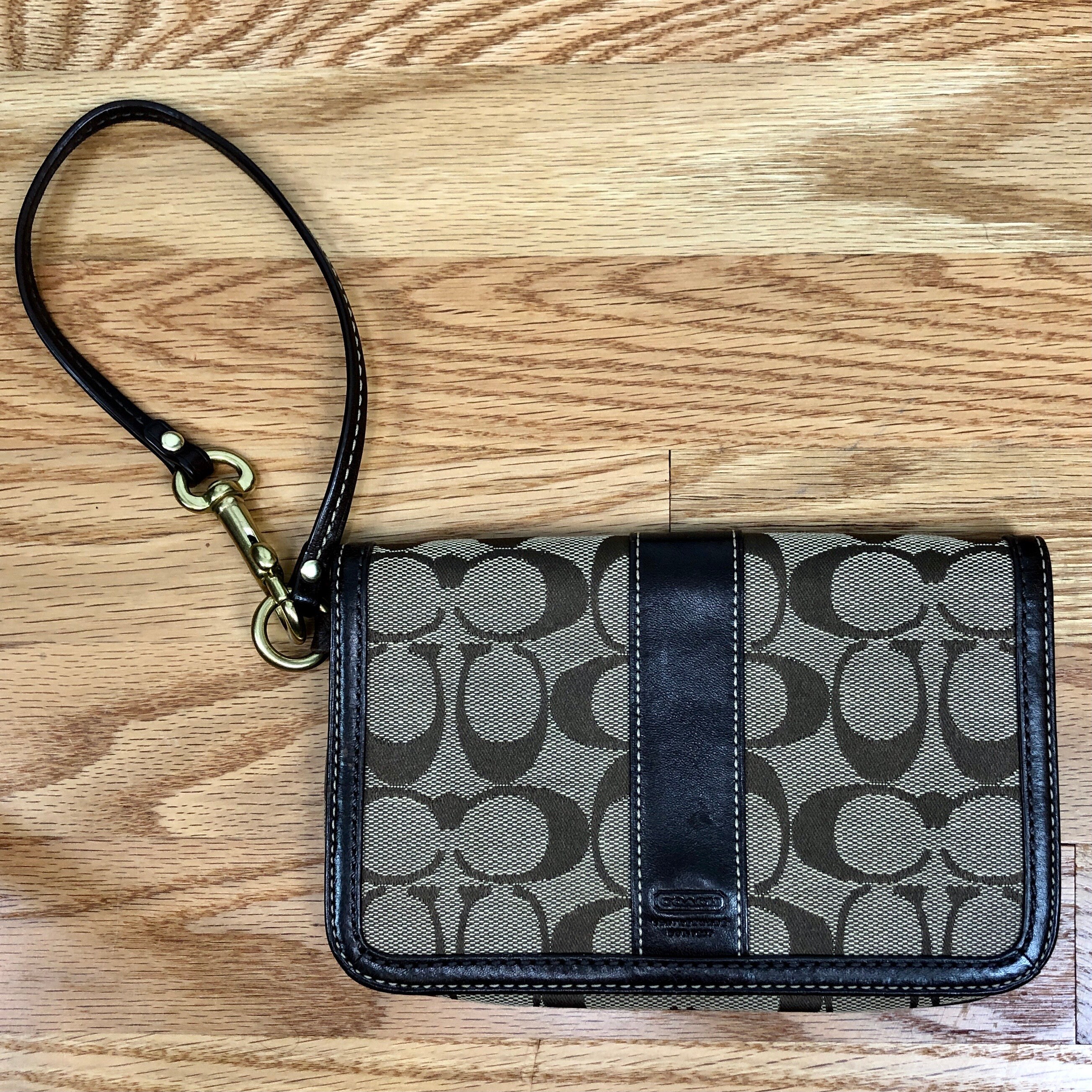 coach jacquard wristlet