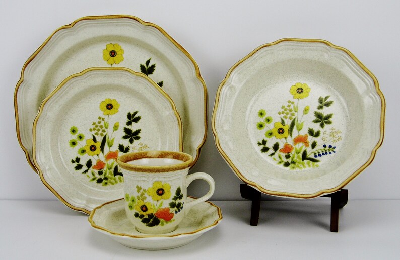 5piece Mikasa Garden Club FRESH FLORAL Pattern Vintage 1970's