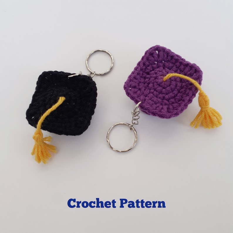 graduation cap crochet pattern, mini graduation hat crochet, graduation keychain, ends of school charm, graduation party favor,  keychain for classmate, high school party favor, hat for doll, amigurumi hat crochet
