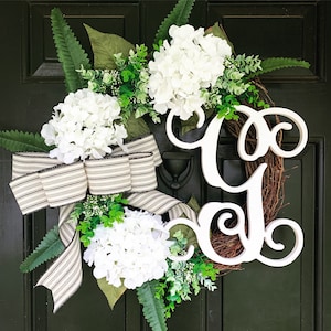 Corona de monograma de primavera, flor de hortensia artificial, decoración de eucalipto, letra de madera personalizada