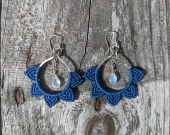 Boucles d'oreilles en argent sterling et pierre de lune en micro macramé