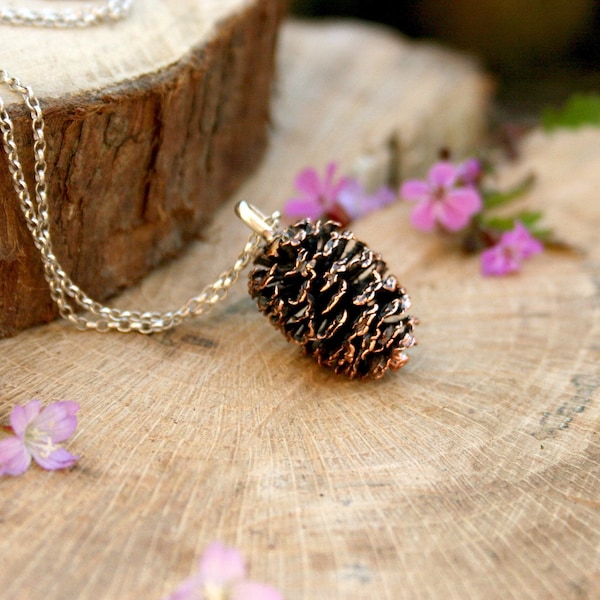 Collier grosse pomme de pin fait main en bronze rose, collier Woodland, pendentif en cuivre orange, cadeau d'anniversaire en cuivre, pendentif nature, cadeau pour femme