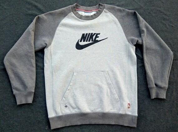 nike crew neck with pocket