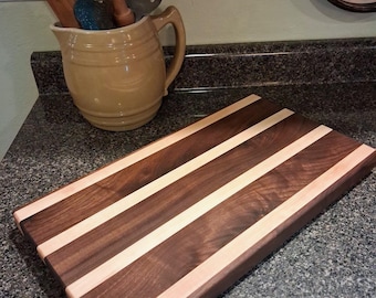 Tagliere artigianale in noce e acero / Tagliere da cucina in legno massello di alta qualità / Tagliere per salumi in legno / Regalo artigianale per gli amanti del cibo