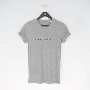 Koszulka Stay Positive (koszulki / Koszulki damskie / Top z inspiracją / Pozytywne / Szczęśliwe / Inspiracja / Pozytywne / Szczęśliwe / Fajne) zdjęcie 3
