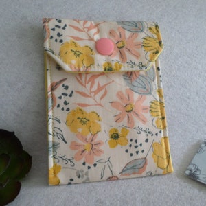 Coral & Amarillo Floral Tela Anticonceptivo Caso Multi Propósito Mini Bolsa Titular de la tarjeta de visita Listo para enviar Envío estándar GRATIS