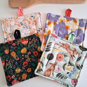 Conejos / Floral - Salvamanteles acolchado pequeño de 6.5", almohadilla para calentar, agarradera, hecho a mano