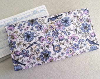 Portafoglio in tessuto con stampa floreale viola e blu e uccellini - Realizzato a mano