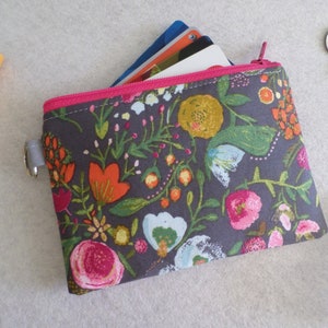 Monedero de tela floral rosa pequeña bolsa con cremallera hecha a mano lista para enviar envío estándar GRATIS