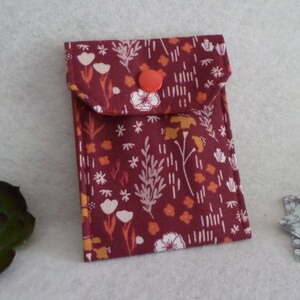 Meadow in Deep Rose Fabric Estuche anticonceptivo Mini bolsa Titular de la tarjeta de visita Listo para enviar Envío estándar GRATUITO