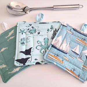 Salvamanteles reversible pequeño acolchado de 16,5 cm, con temática oceánica, animales y barcos, hecho a mano