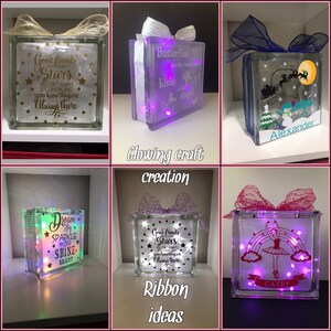 K&ouml;nnte beinhalten: Eine Sammlung beleuchteter Glasblock-Bastelarbeiten, jeweils mit dekorativen Schleifen und inspirierenden Zitaten oder Designs verziert. Die Bl&ouml;cke verf&uuml;gen &uuml;ber LED-Leuchten, die ein warmes Leuchten erzeugen. Designs umfassen Sterne, Schmetterlinge und eine Ballerina.
